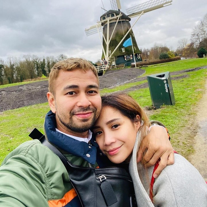 <p>Setelah dari Korea Selatan dan Jepang, Raffi Ahmad dan Nagita Slavina beserta keluarga bertandang ke Eropa Barat. (Foto: Instagram @raffinagita1717)</p>