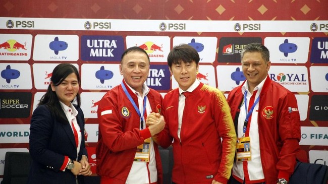 Pelatih baru Timnas Indonesia Shin Tae Yong mengatakan melakukan komunikasi intensif dengan Indra Sjafri terkait persiapan Tim Merah Putih ke depan.