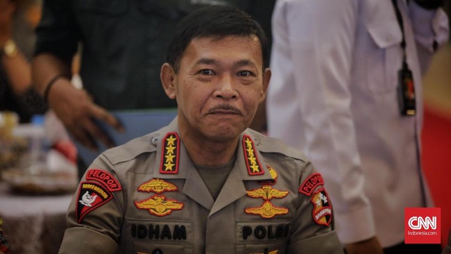 Kapolri Jenderal Idham Azis mengaku baik-baik saja setelah menjalani vaksin Covid-19 bersama Presiden Jokowi di Istana Negara, Jakarta pada Rabu (12/1).