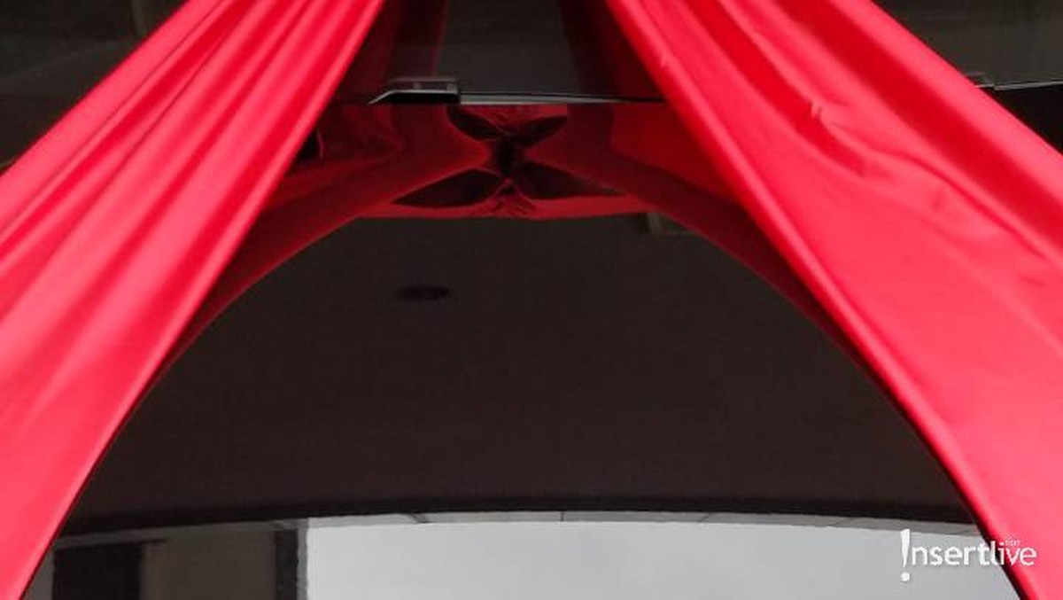 Baim Wong dan Paula Verhoeven baru saja dikaruniai anak pertama&period; Baim Wong pun membelikan Paula mobil mewah untuk kado melahirkan sang istri&period;