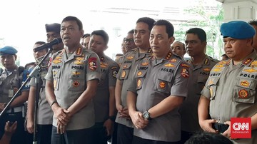 Kapolri Jenderal Idham Azis melakukan mutasi perwira mulai dari pangkat AKBP hingga Inspektur Jenderal (Irjen).