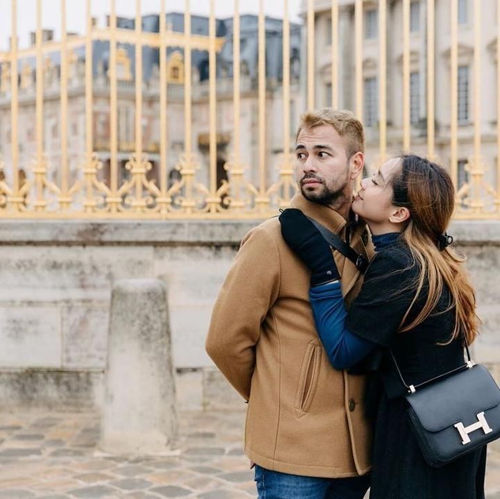 <p>Mereka juga mengunjungi Belgia dan Prancis setelah dari Belanda. Foto yang ini ketika mereka berada di kota Paris. (Foto: Instagram @raffinagita1717)</p>