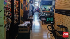 Pada Suatu Sabtu Kelabu di Pasar Santa Jakarta