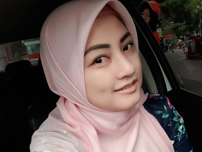 Ini Dia, 5 Potret Cantik Istri Markus Horison Markus Horison dan istri baru saja kehilangan anaknya pasca lahir. Tetap tabah menjalani cobaan, intip potret cantiknya istri Markus Horison.
