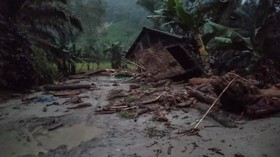 Labuhanbatu Utara Banjir Bandang, Bupati Nyaris Terseret Arus