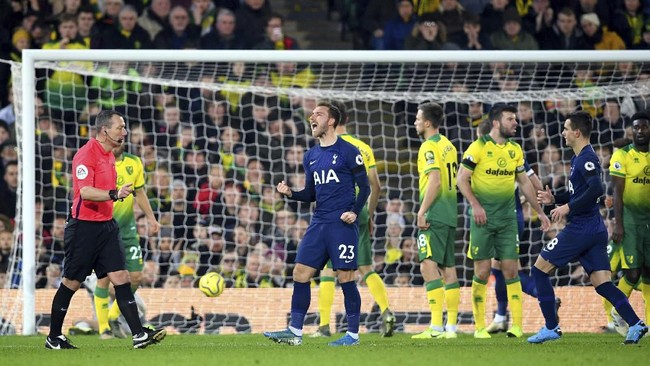 Tottenham Hotspur harus puas bermain imbang dan Leicester City berhasil membawa pulang tiga poin pada pekan ke-20 Liga Inggris.