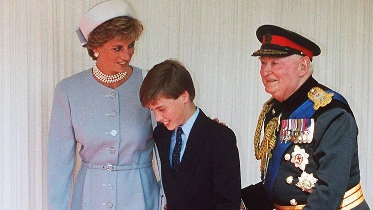 Kata Pangeran William tentang Putri Diana: Ibu Paling Nakal Pangeran William punya pandangan sendiri tentang sosok mendiang Putri Diana. Menurut dia, sang ibu adalah orang tua paling nakal.