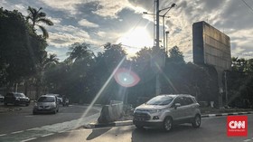 Pj Gubernur Siapkan Surat Edaran Larangan Parkir di Trotoar Jakarta