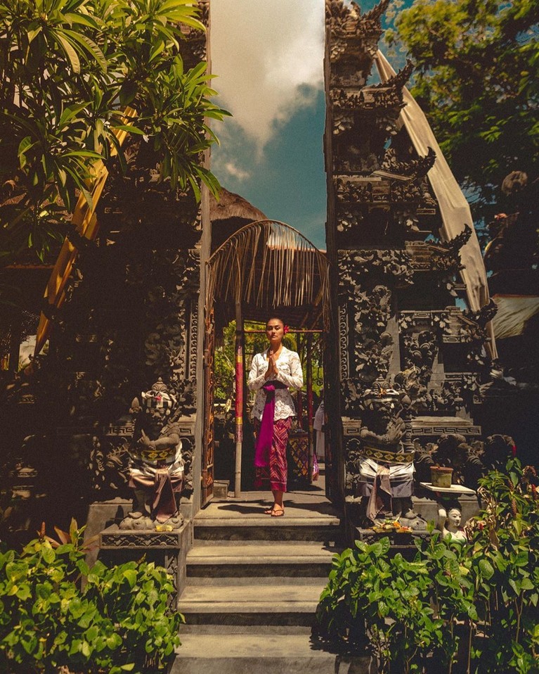 7 Potret Agnez Mo Liburan di Bali, Cantik dengan Kebaya Tradisional Agnez Mo menyempatkan diri untuk menikmati momen libur Natal dan Tahun baru di Bali. Ia pun terlihat cantik dengan mengenakan kebaya tradisional.