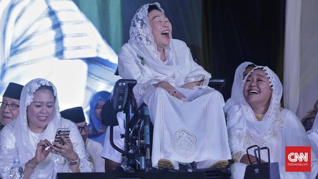 Sinta Nuriyah Wahid meminta Ketua Umum PBNU Yahya Cholil Staquf meneruskan perjuangan suaminya, Gus Dur.