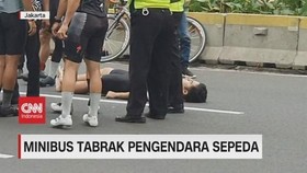 VIDEO: 3 Pengendara Sepeda Ditabrak Minibus
