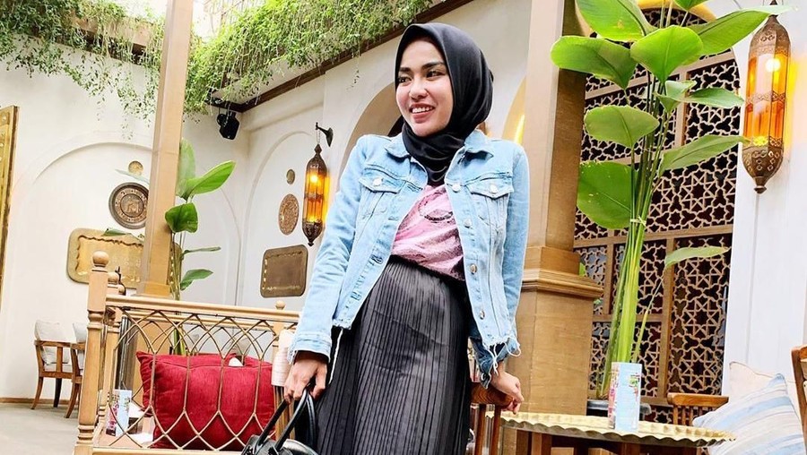 Berita terpopuler Insertlive hari ini, Medina Zein ditangkap polisi hingga istri Sungmin Super Junior pakai hijab.