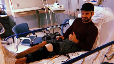 img-title Terkena Infeksi di Papua, Zac Efron Nyaris Tewas