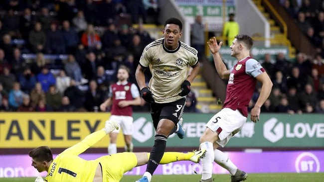 Manchester United berhasil meraih kemenangan 2-0 atas Burnley pada pekan ke-20 Liga Inggris di Stadion Turf Moor, Minggu (29/12) dini hari WIB.