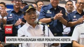 VIDEO: Aksi Menhub Nyanyikan Lagu, Hibur Penumpang Kereta