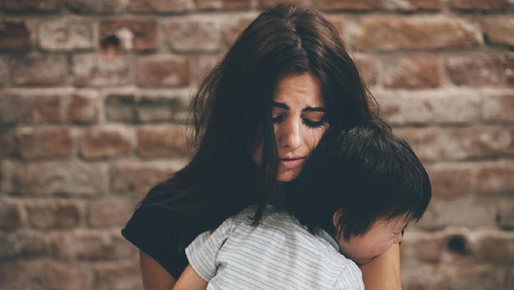 "Bundanya gemuk, kok anaknya kurus?" Seringnya mendengar kalimat-kalimat senada, lama-lama mentalku down juga. Berikut pengalamanku saat terkena mom-shaming.