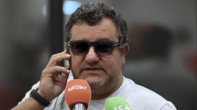 Italian-born Dutch football agent Mino Raiola speaks to journalists on September 2, 2016 during presentation of Nice's football club new signings at the Allianz Riviera stadium in Nice, southeastern France. (Photo by VALERY HACHE / AFP)