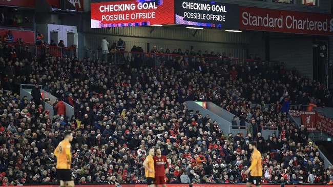Kemenangan tipis Liverpool atas Wolves dalam lanjutan Liga Inggris di Stadion Anfield diikuti kemunculan tagar #LiVARpool di media sosial.