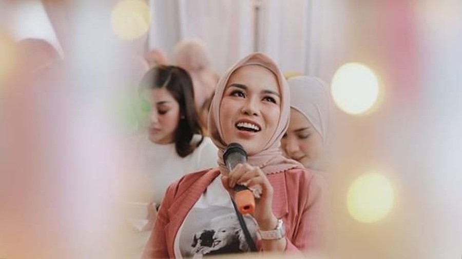 Setelah tes urine positif narkoba, Medina Zein jalani uji rambut.