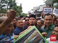 Ricuh Ormas Hingga Dodol Garut Sambut Ahmad Dhani di Rumah