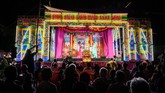FOTO: Opera Tionghoa Bertahan di Tengah Modernisasi Thailand Jumlah pertunjukan opera Tionghoa di Thailand menyusut tajam seiring perkembangan ponsel, bioskop, layanan streaming, juga bangunan modern.