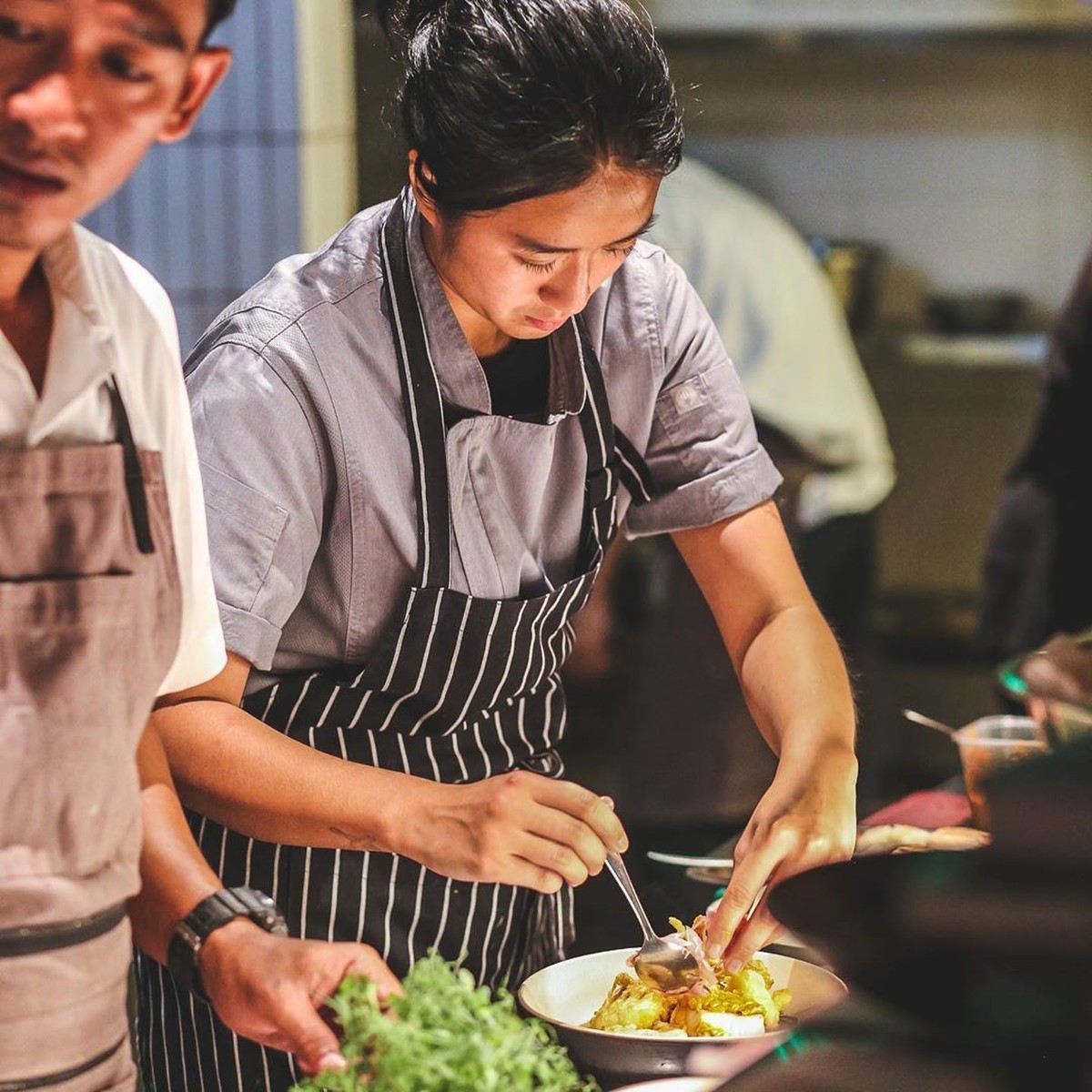 Renatta Moeloek atau Chef Renatta mendadak jadi perbincangan pulik&period; Ia tampak cantik menjadi juri dalam acara memasak ternama di salah satu stasiun TV swasta&period;