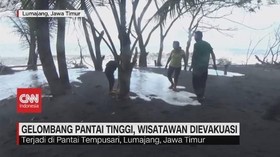 VIDEO: Gelombang Pantai Tinggi, Wisatawan Dievakuasi