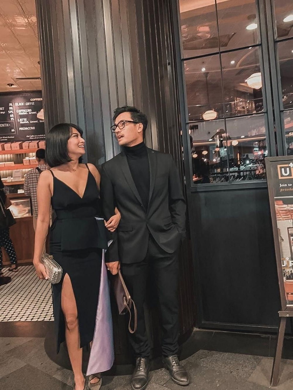 Vanessa Angel akhirnya membongkar identitas suami misteriusnya&period; Pria itu adalah Bibi Ardiansyah&comma; yang tak lain mantan kekasih Vanessa Angel&period; 