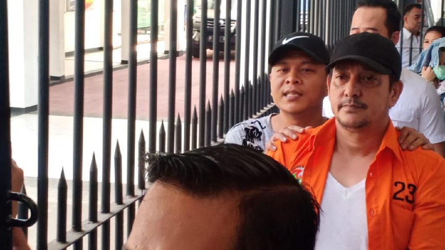 Penampakan Medina Zein-Ibra Azhari Digiring ke Puslabfor untuk Tes Rambut