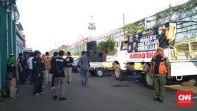 Ormas dan Mulan Jameela Sambut Dhani Bebas di Rutan Cipinang