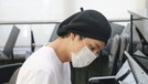 9 Transformasi V BTS, Dari Anak Pemalu hingga Jadi Idol Terkenal Hari ini, Senin (30/12) V BTS merayakan ulang tahunnya yang ke-24. Ia mendapatkan berbagai macam kado. Berikut transformasi V dari kecil hingga menjadi idola.