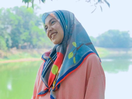 7 Potret Tika Bravani yang Makin Glowing dan Segar Saat Hamil