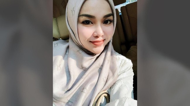 Kasipidum Kejari Jakarta Selatan Denny Wicaksono memastikan kondisi kesehatan Medina Zein sehat dan tidak mengidap bipolar.