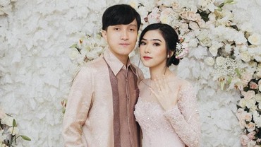 img-title Tutup Tahun 2019, Isyana Nostalgia Kisah Cintanya dengan Sang Kekasih