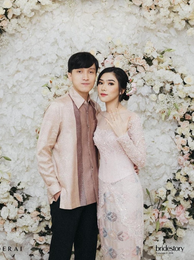 Foto Lamaran Isyana Sarasvati : Potret Cantik Isyana Sarasvati saat Gelar Pengajian Jelang ... : We did not find results for: