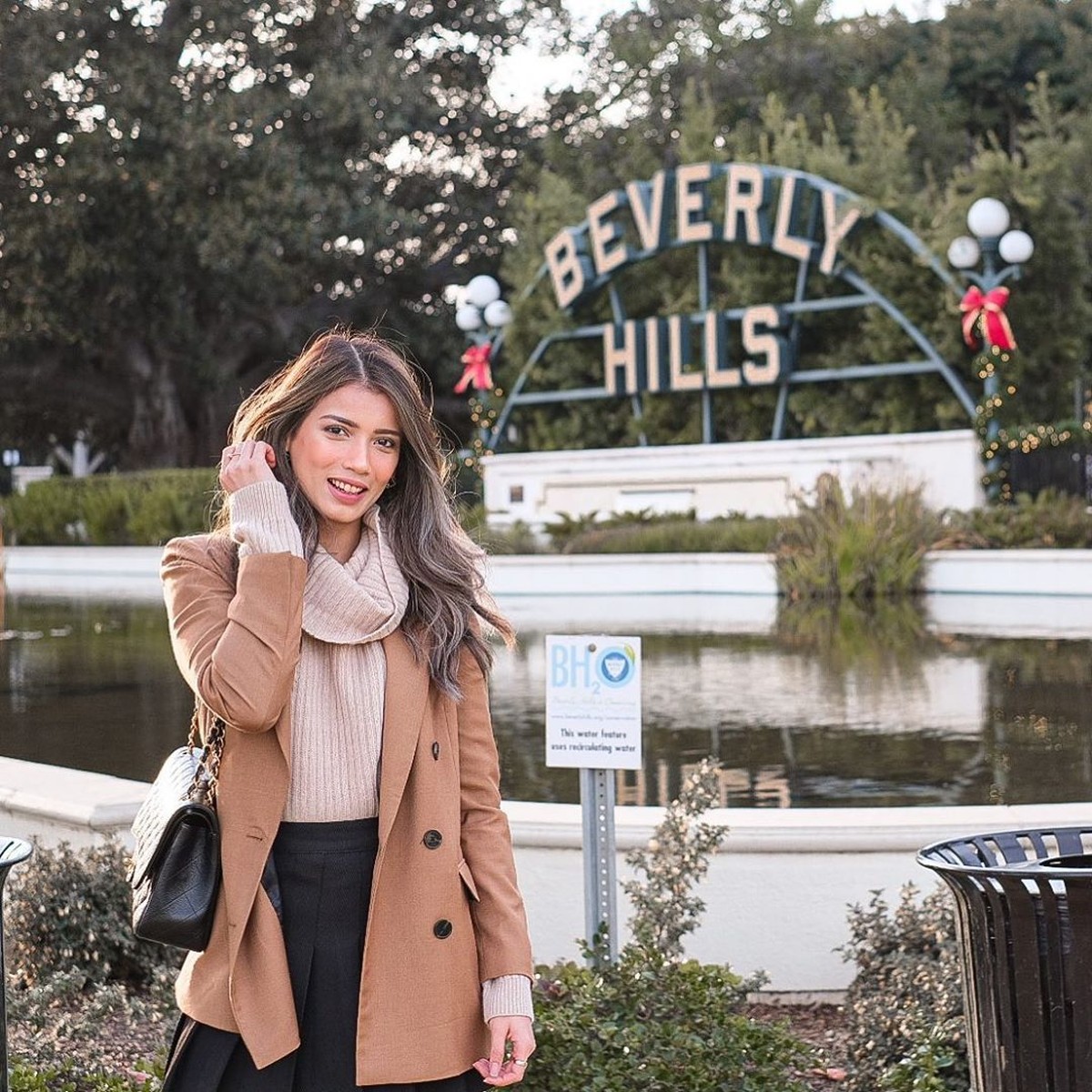 Ini dia enam gaya liburan Sabrina Chairunnisa&comma; calon istri Deddy Corbuzier&period;