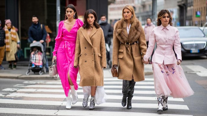 Ke Kantor Tetap Stylish Meski Hujan dengan 5 Jenis Pakaian Ini, Sudah Punya?