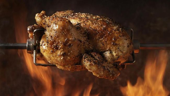 Selain jagung bakar, membuat ayam bakar saat pesta barbeque di malam tahun baru 2020 juga menyenangkan. Berikut tips membuat ayam bakar yang sedap.