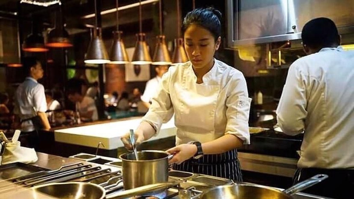 Chef Renatta secara tiba-tiba mendadak viral usai penampilan dirinya menjadi juri di ajang kompetisi masak&period; Lalu apa saja fakta menarik dari sosok Chef Renatta&quest;