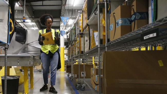 US Postal Service, kantor pos AS, mencatat kerugian menahun tiga tahun terakhir. Sebagai upaya penyelamatan BUMN AS itu akan mendapat dana talangan.