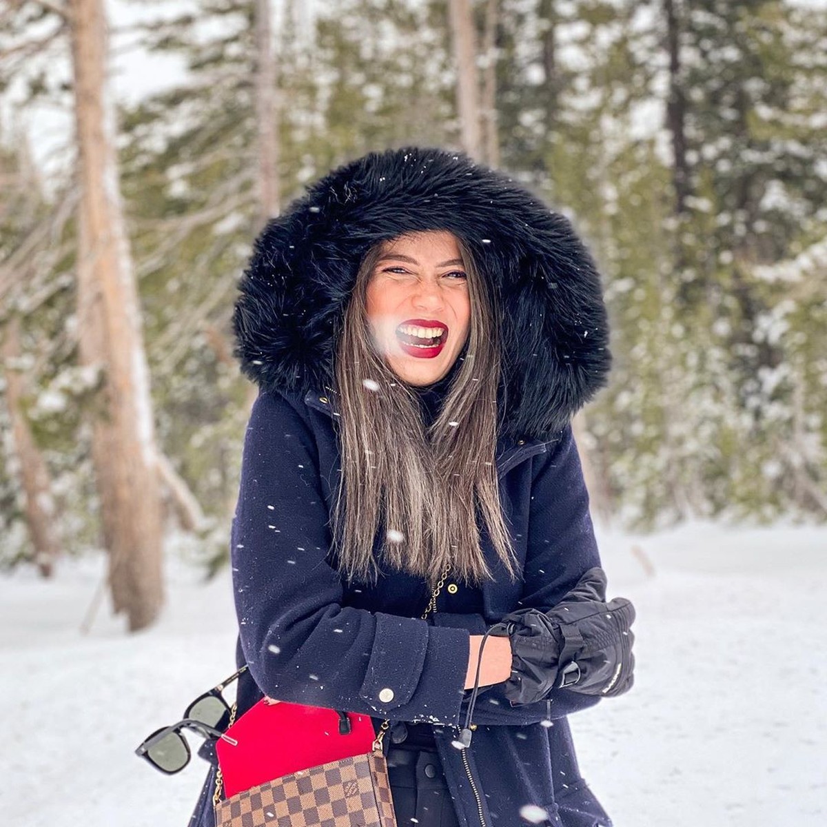 Ini dia enam gaya liburan Sabrina Chairunnisa&comma; calon istri Deddy Corbuzier&period;