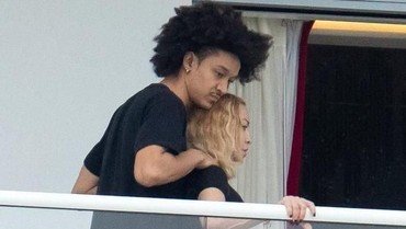 Terpaut Usia 36 Tahun, Madonna Serius Pacari Berondong