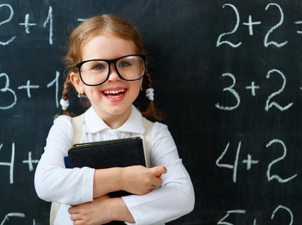 7 Gaya Belajar Jenius Albert Einstein, Bisa Tiru untuk Si Kecil Bun