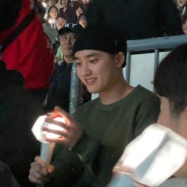 Libur Wajib Militer, Senyum D.O Semakin Manis di Konser EXO