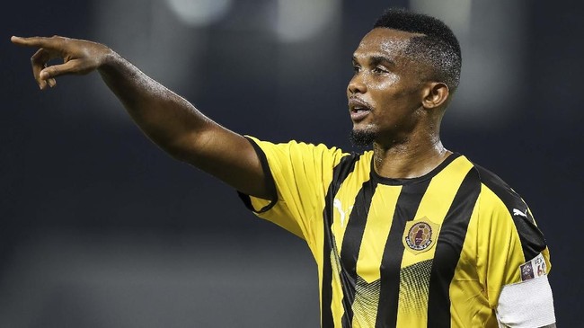 Konfrontasi Panas: Samuel Eto'o dan Pelatih Kamerun Bersitegang di Pinggir Lapangan