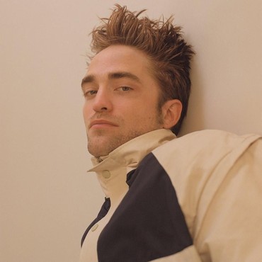 Balikan, Suki Waterhouse Pakai Cincin Tunangan dari Robert Pattinson?