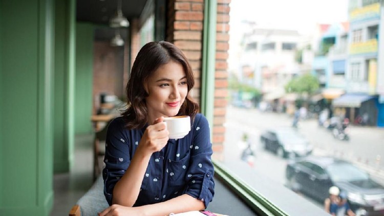 Bunda yang pecinta berat kopi? Sayangnya, saat ingin menjalani program hamil, jumlah kafein yang diasup harus dibatasi. Simak pemaparan alasan dari dokter.