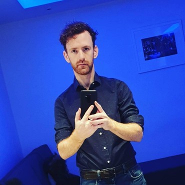 Demi Biayai Keluarga, Bintang Harry Potter Rela Jadi Pegawai Bar