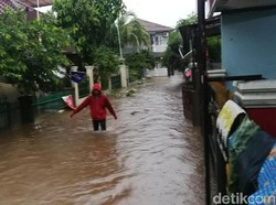 Banjir Setinggi Paha Orang Dewasa di Halim Jaktim, Sejumlah Warga Mengungsi