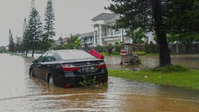 Warga Bekasi Terjebak di Rumah, BPBD Sebut Perahu Karet Minim